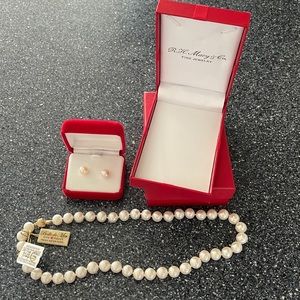 Belle de AMER cultured pearl earrings and necklace set